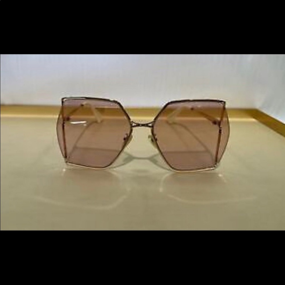 NIB Gucci sunglasses brand new in case
